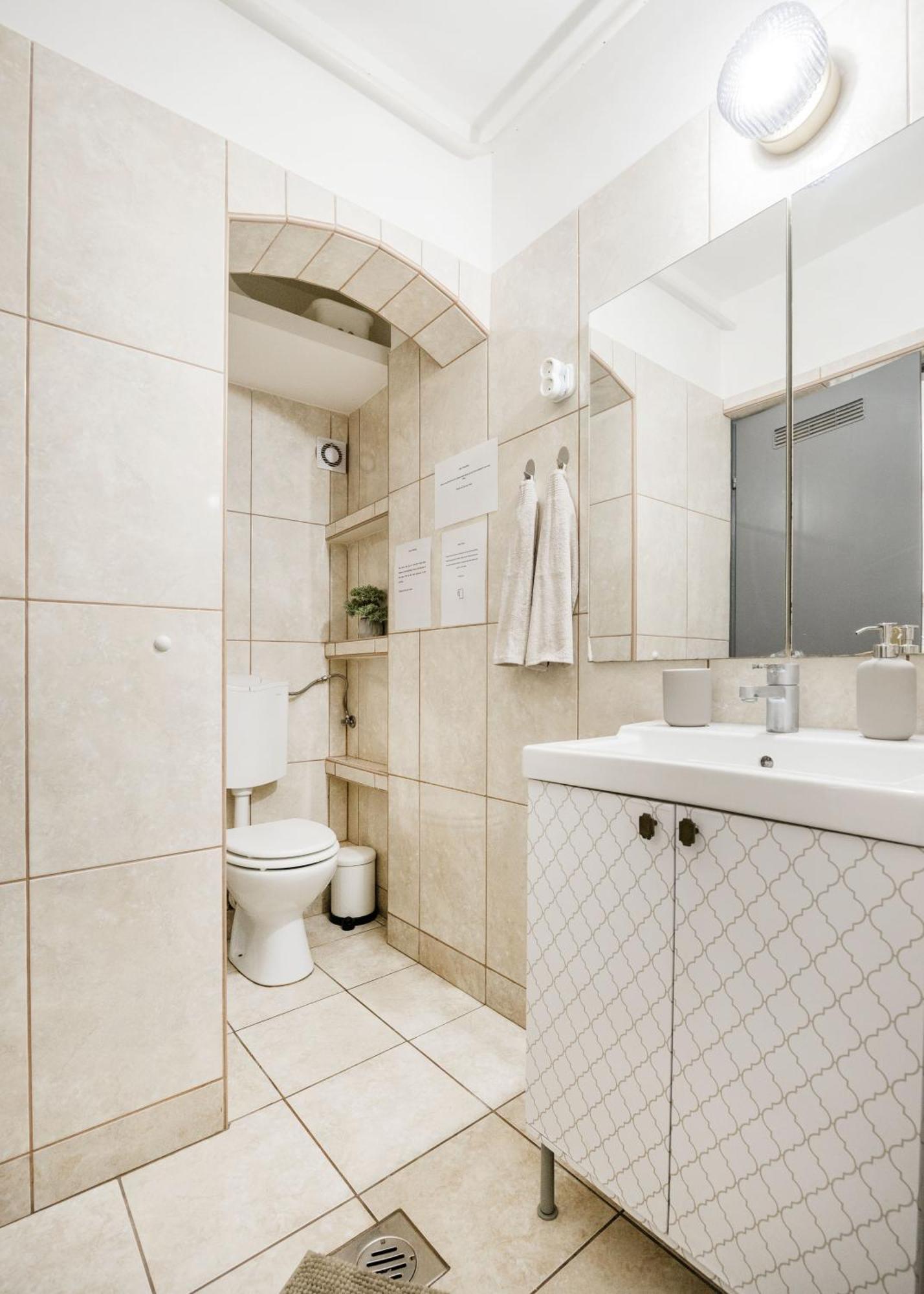 Apartmán & Spacious Near Gozsdu Court, Quiet With Ac