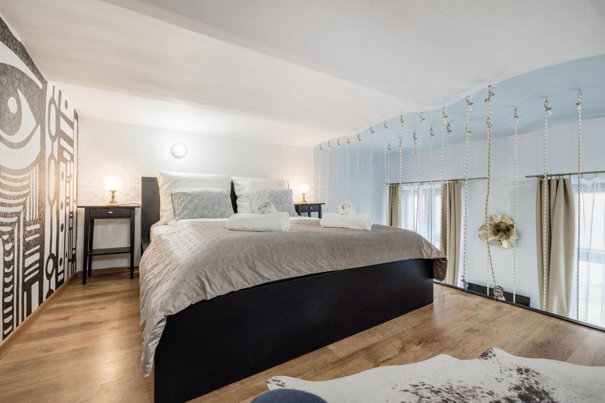 Apartmán & Spacious Near Gozsdu Court, Quiet With Ac