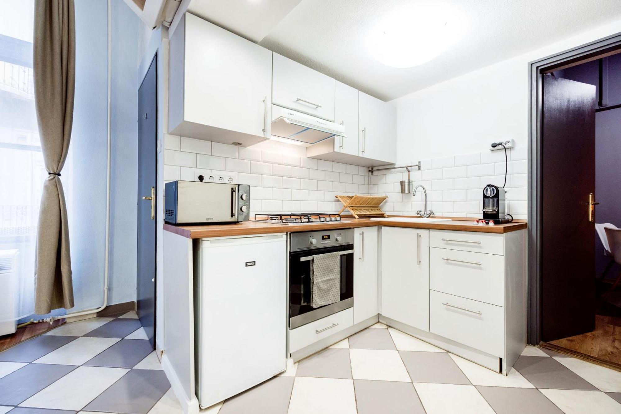 Apartamento & Spacious Near Gozsdu Court, Quiet With Ac