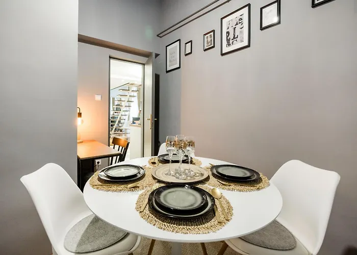 Central & Spacious Home Near Gozsdu Court, Quiet With Ac